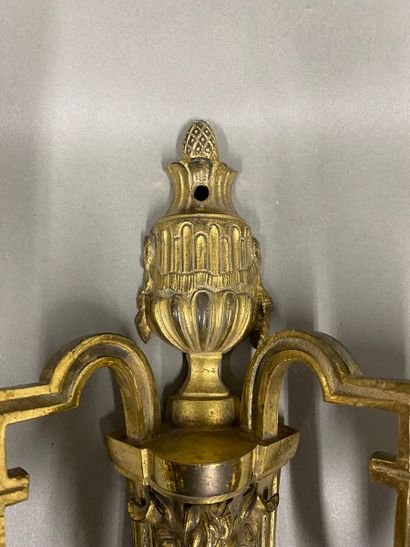 Paire d'appliques à deux bras de lumière...