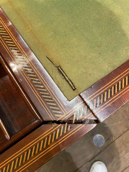 CURIEUSE ET RARE TABLE A JEUX A COMBINAISONS,...