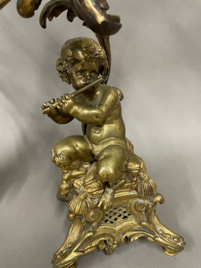 Paire de candélabres à trois bras de lumière...