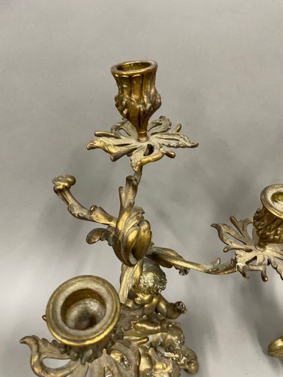 Paire de candélabres à trois bras de lumière...