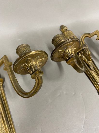 Paire d'appliques à deux bras de lumière...