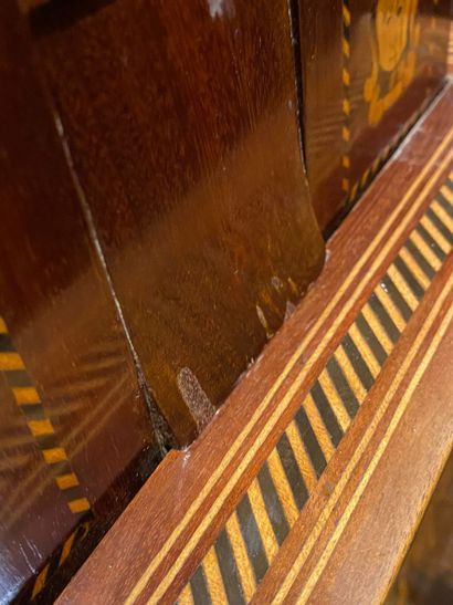 CURIEUSE ET RARE TABLE A JEUX A COMBINAISONS,...