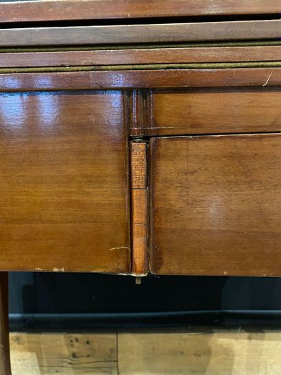 CURIEUSE ET RARE TABLE A JEUX A COMBINAISONS,...