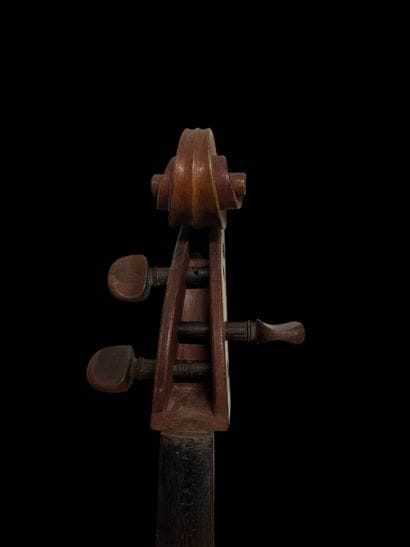 Violoncelle 3/4 de Mirecourt, vers 1920/1930
Porte...
