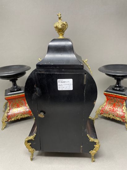 Cartel violonné et ses deux cassolettes en...