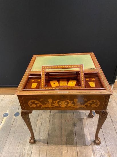 CURIEUSE ET RARE TABLE A JEUX A COMBINAISONS,...