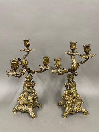 Paire de candélabres à trois bras de lumière...