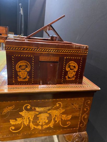 CURIEUSE ET RARE TABLE A JEUX A COMBINAISONS,...