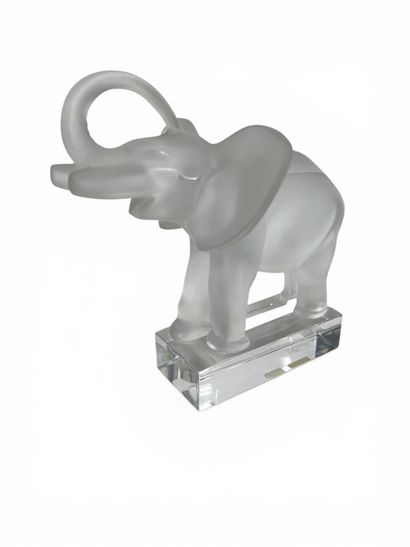 LALIQUE France - Eléphant en cristal moulé...