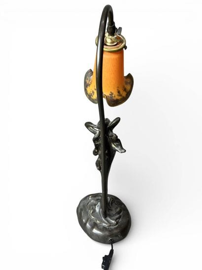 Lampe de style Art Nouveau, le piétement...