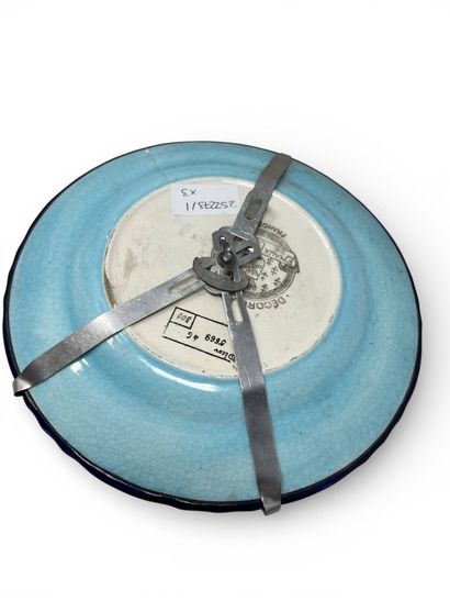 LONGWY 
Lot comprenant : 
- Une assiette...