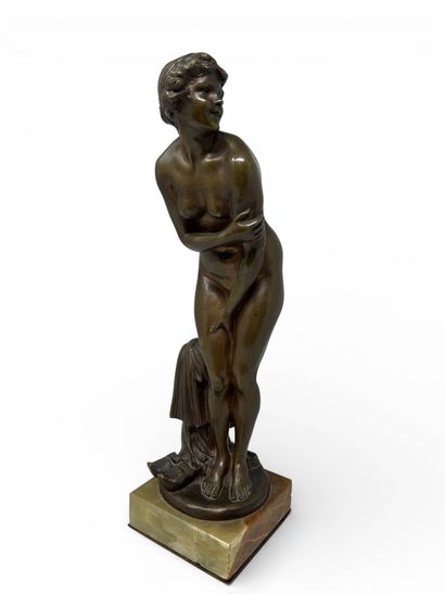 ANONYME VERS 1900
La frileuse,
Bronze à patine...