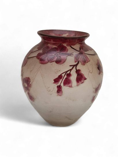 LEGRAS 
Vase boule fond blanc à décor de...