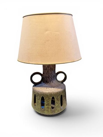 Grand pied de lampe en céramique dans les...