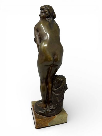 ANONYME VERS 1900
La frileuse,
Bronze à patine...