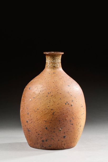 MOHY Yves - La Borne 
Vase gourde en grès...