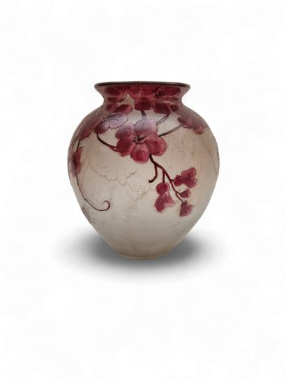 LEGRAS 
Vase boule fond blanc à décor de...
