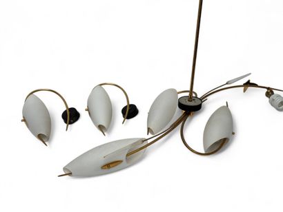 Ensemble de luminaires figurant des joncs...