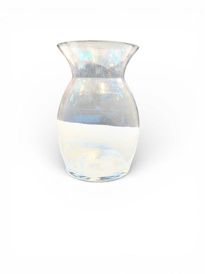 Ensemble de trois vases en verre : 
Vase...