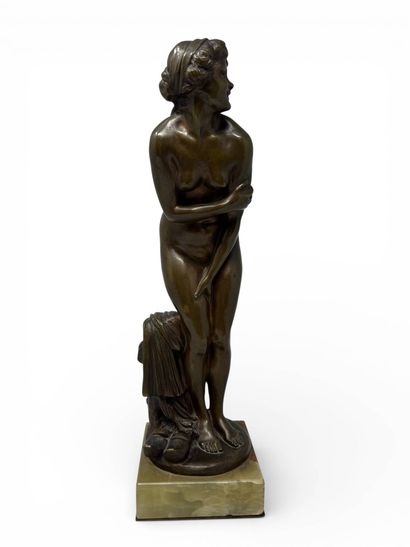 ANONYME VERS 1900
La frileuse,
Bronze à patine...