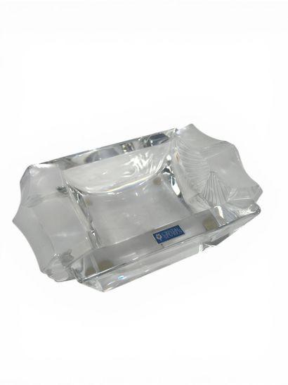 Lot comprenant : 

LALIQUE France - Cendrier...