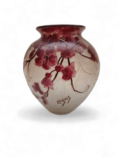 LEGRAS 
Vase boule fond blanc à décor de...