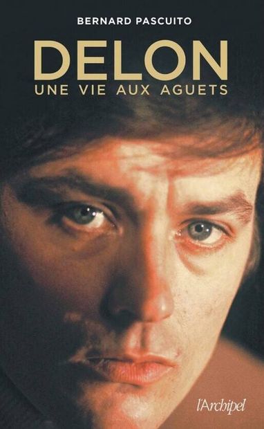 LIVRE 
Delon, une vie aux aguets par Bernard...