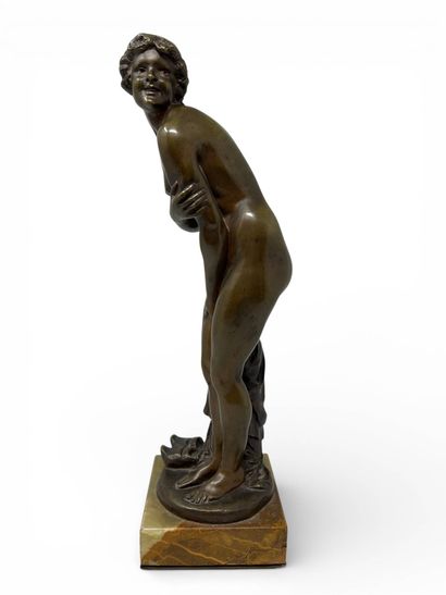 ANONYME VERS 1900
La frileuse,
Bronze à patine...