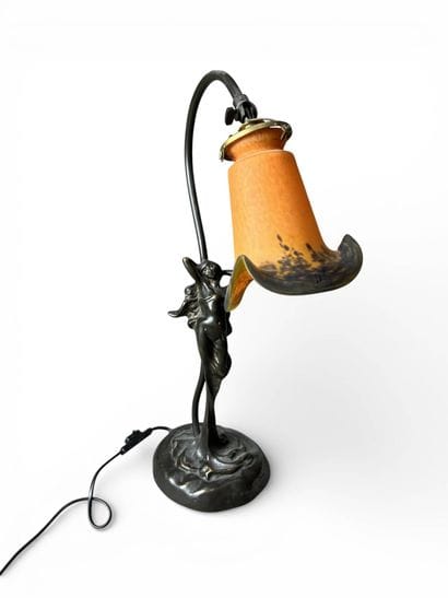 Lampe de style Art Nouveau, le piétement...