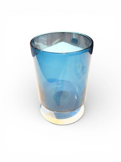 Ensemble de trois vases en verre : 
Vase...