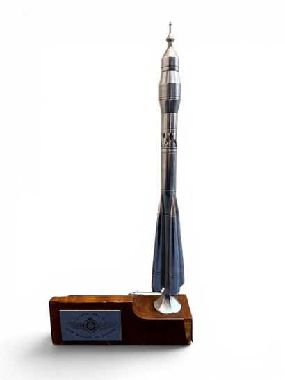 Maquette d'une fusée Soyouz en acier, elle...