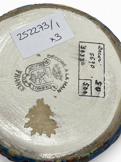 LONGWY 
Lot comprenant : 
- Une assiette...