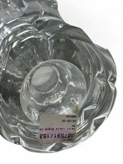 SAINT-LOUIS
Vase à col évasé en cristal taillé.
Signé
H....