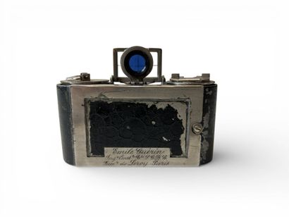 Avec étui, appareil photographique Le FURET...