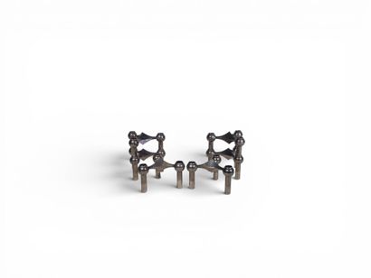 NAGEL,
Paire de trois bougeoirs tripodes...