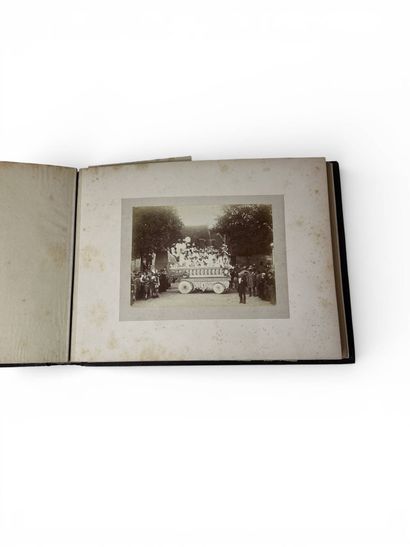 Set of two photographic albums. Circa 1870-1900.
-...
