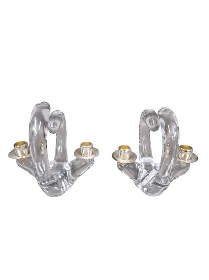 LALIQUE France 
Paire de bougeoirs à deux...