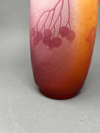 TRAVAIL FRANCAIS
Vase de forme oblongue en...