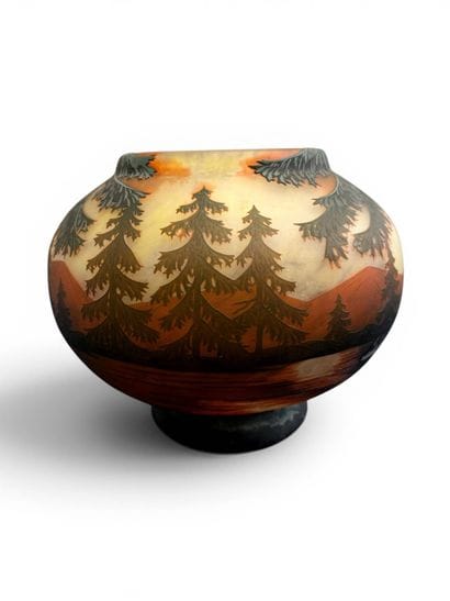 TRAVAIL FRANCAIS 
Vase boule sur talon à...