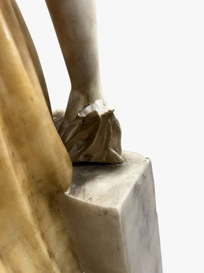 ANONYME début XXe 
Sculpture en marbre sur...