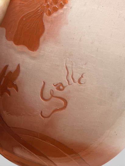 TRAVAIL FRANÇAIS 	
	Vase à corps ovoïde épaulé...