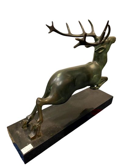 LAURENT CH. (XX-XXI) 
Cerf courant 
Bronze...