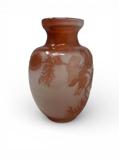 TRAVAIL FRANÇAIS 	
	Vase à corps ovoïde épaulé...
