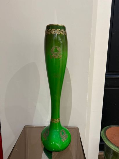 Grand Vase à fond vert décor de guirlandes...