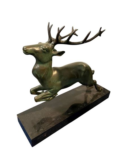 LAURENT CH. (XX-XXI) 
Cerf courant 
Bronze...