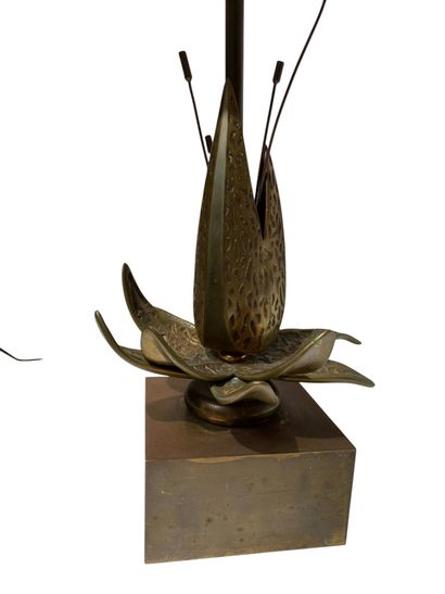 TRAVAIL FRANCAIS XXeme 
Lampe en laiton dans...