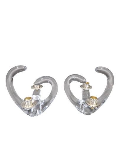 LALIQUE France 
Paire de bougeoirs à deux...