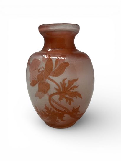 TRAVAIL FRANÇAIS 	
	Vase à corps ovoïde épaulé...