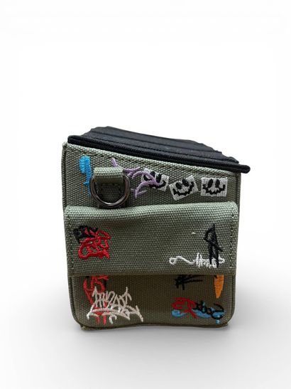 STREET ART – SAC BENNE 
Sacoche / sac à bandoulière
Inspiré...