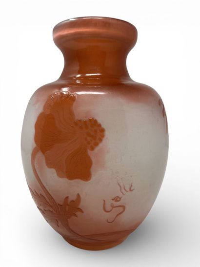 TRAVAIL FRANÇAIS 	
	Vase à corps ovoïde épaulé...